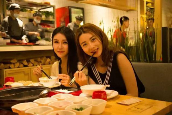 台湾性主题餐厅_美女餐厅兼容性_美女餐厅6
