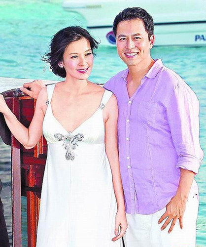 斑马踢碎狮子下颚_斑马踢死狮子视频_斑马一脚踢死狮子