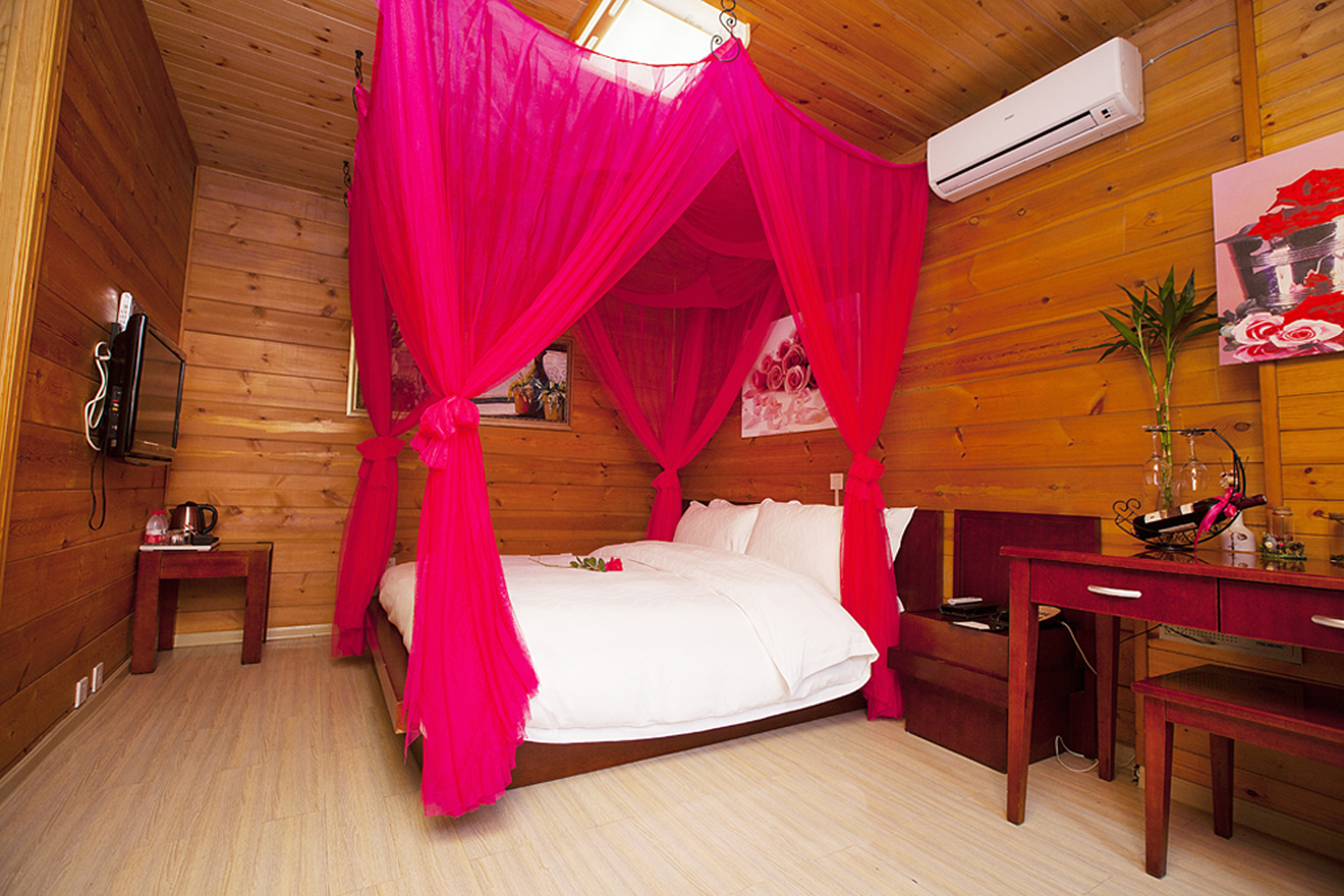 玫瑰温泉小镇_温泉庄园玫瑰酒店电话_玫瑰庄园温泉酒店