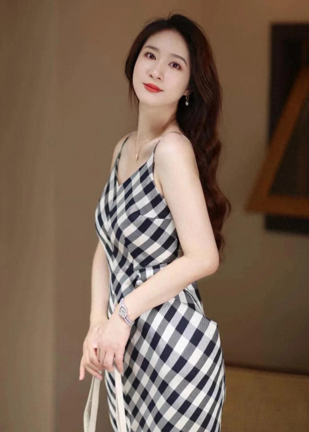 欧根纱连衣裙裁图视频_欧根纱裙配什么上衣_纯棉长款欧根纱连衣裙