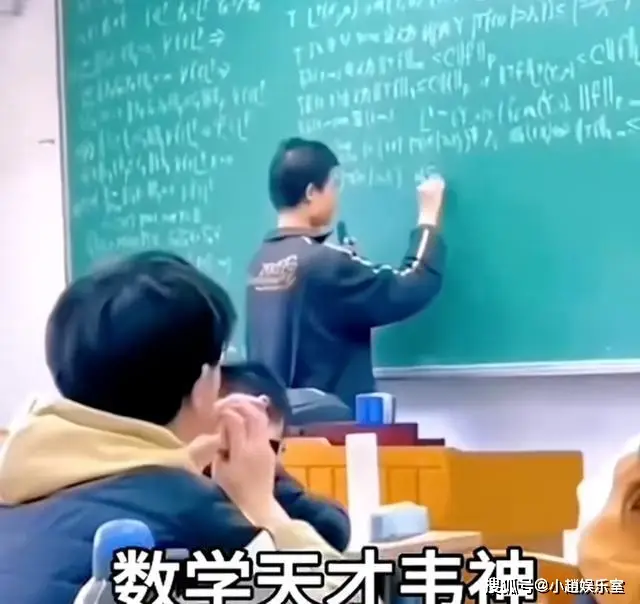 缩小学院巨人成惠图片_缩小学院解说成惠_缩小学院成惠吃人