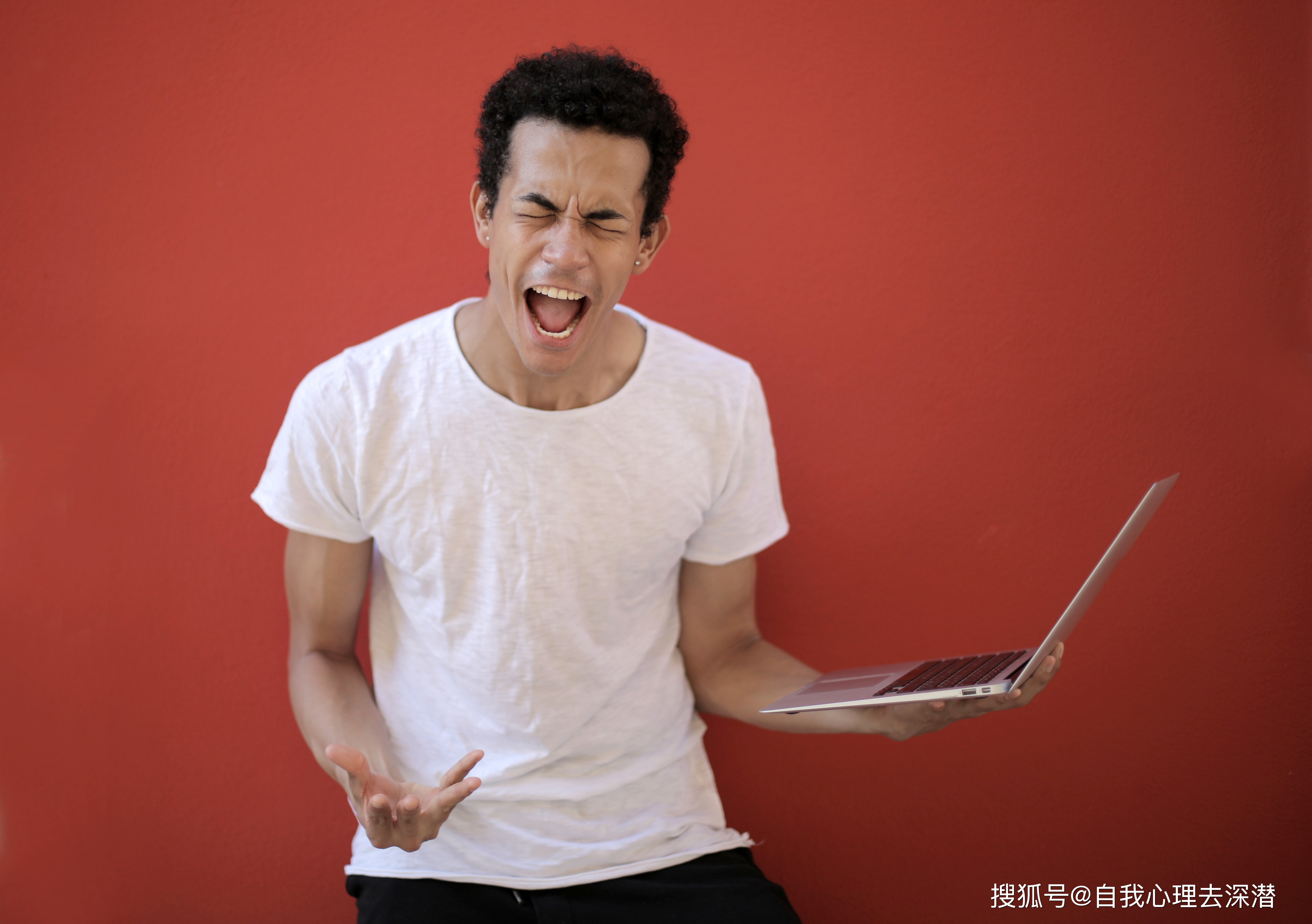 ad中改变线宽后板子变绿-设计图线宽调大后整个画板变绿，作者急得像热锅上的蚂蚁